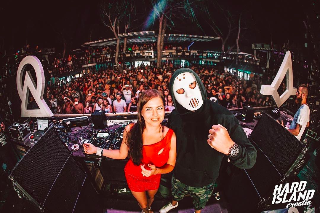 kate,被粉丝称为goddess of hardcore,出生于乌克兰基辅,知名dj,音乐