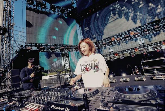 选世界百大的女DJ—DJ KAKA(DJ女侠) 选世界百大的女DJ—DJ KAKA(DJ女侠)