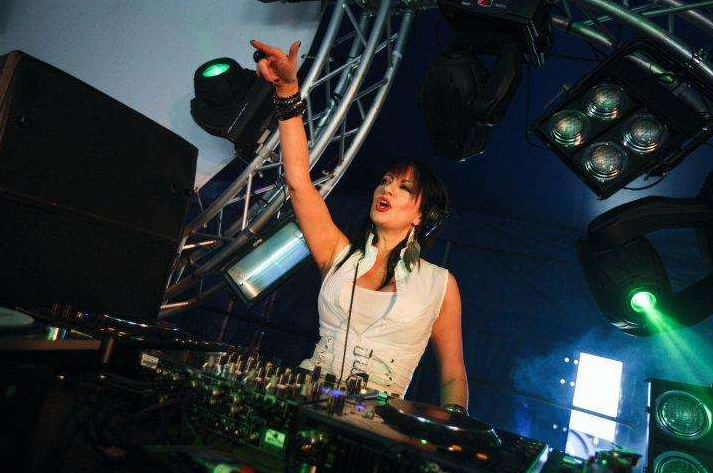 外国女DJ，英国女DJLisa Lashes